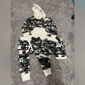 Little bipsy shorts, sweatshirt, joggers 3-4year